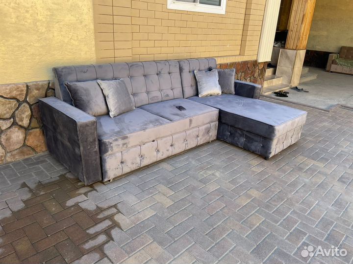 Диван с оттоманкой