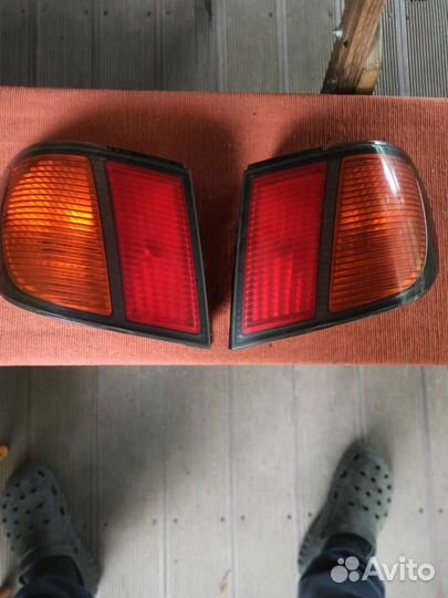 Nissan bassara комплект задних поворотников
