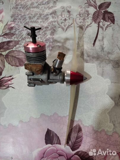 Авиамодельный двигатель