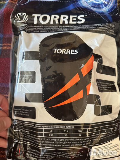 Футбольные щитки Torres