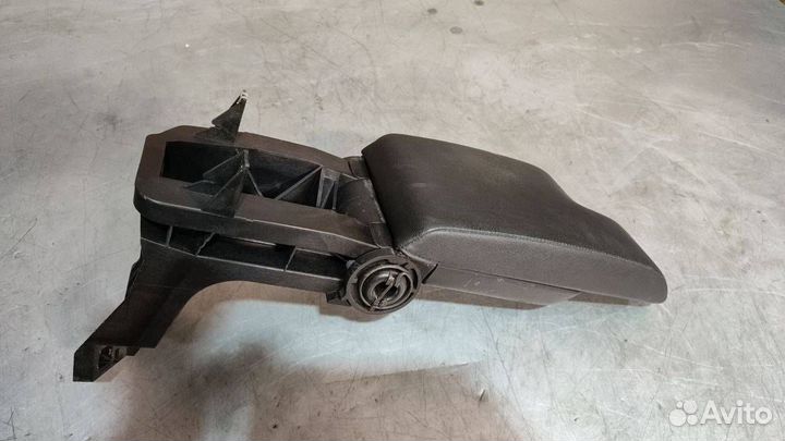 Центральный подлокотник BMW 3 E46 1999 51168213678