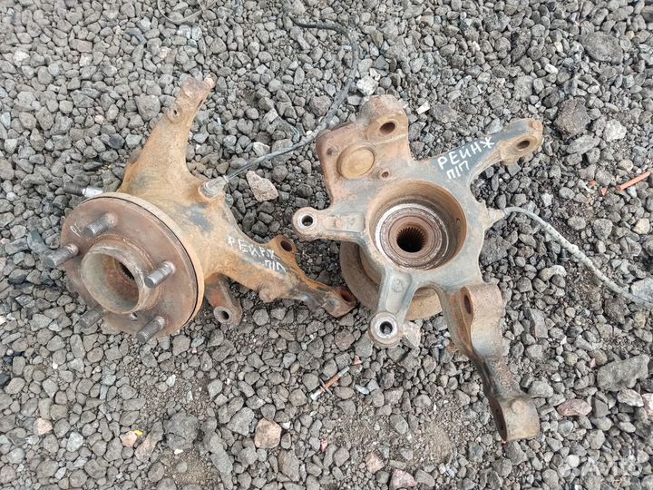 Кулак передний на Рейнж Ровер III 04г