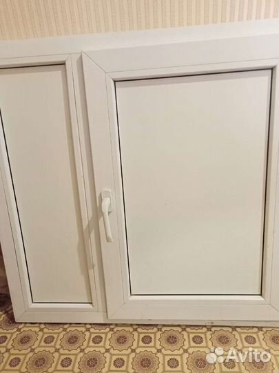 Холодильник под окном