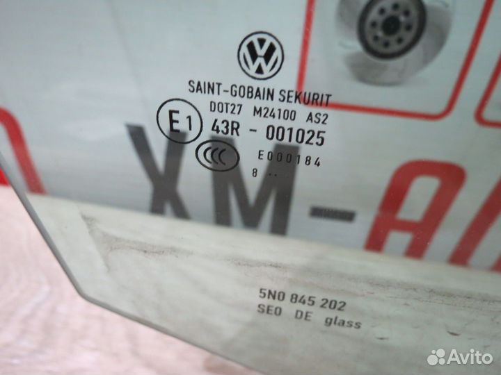 Стекло двери переднее правое Volkswagen Tiguan