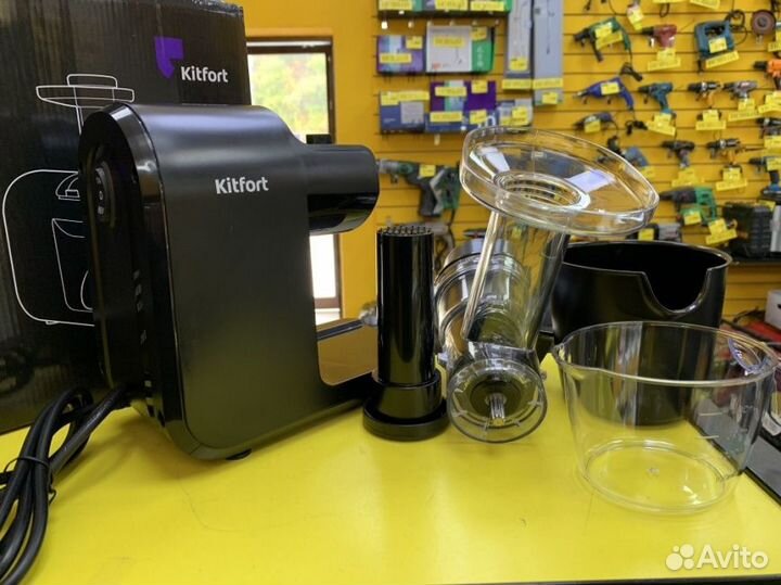 Соковыжималка шнековая Kitfort KT-1124, черный
