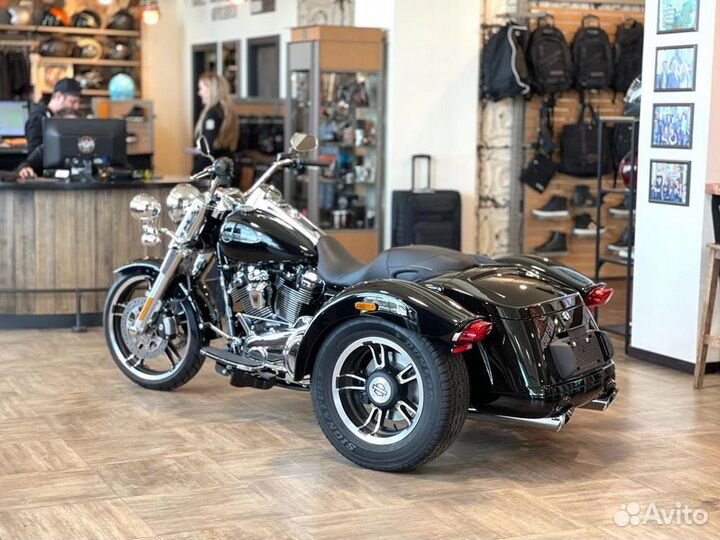 Harley-Davidson Freewheeler Vivid Black