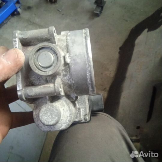 Дроссельная заслонка Infiniti FX35