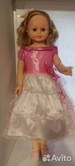 Кукла большая с коробкой