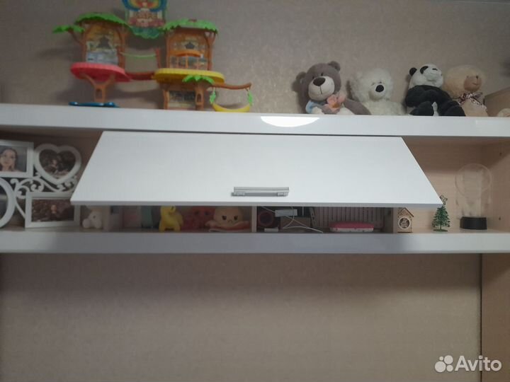 Кровать с полкой