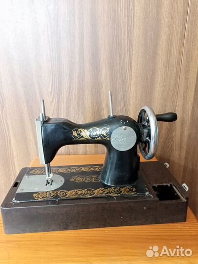 Игрушечные швейные машинки СССР