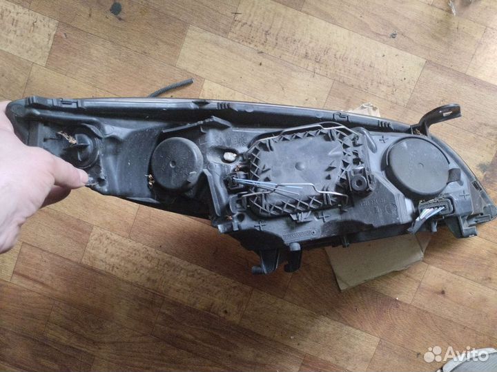 Фара левая Renault Megane III без кронштейна