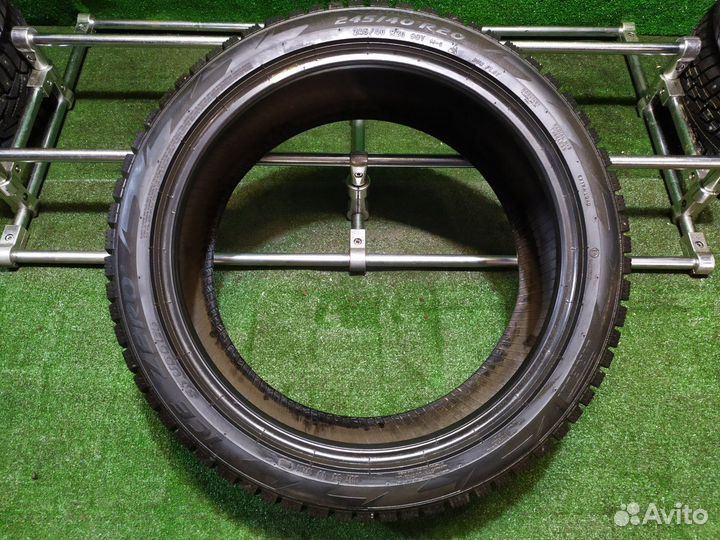 Pirelli Ice Zero 245/40 R20 99T