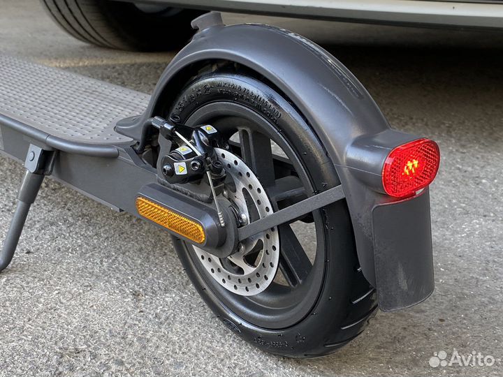 Электросамокат Xiaomi Mi Electric Scooter 1S