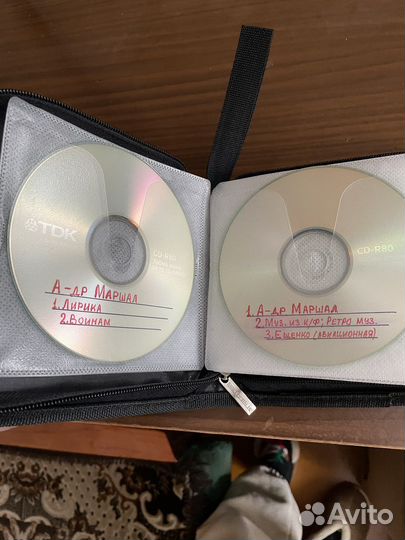 Коллекция cd дисков с музыкой