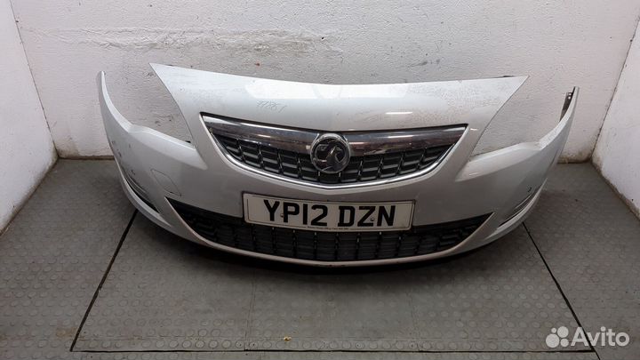 Решетка радиатора Opel Astra J, 2012