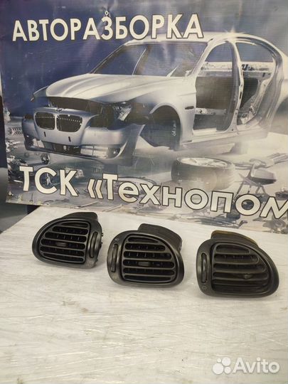 Воздушный дефлектор Peugeot 206