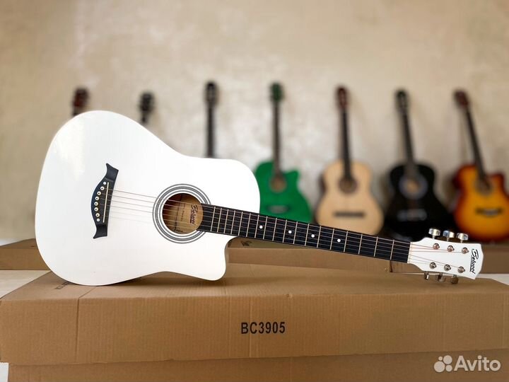 Гитара акустическая Новая