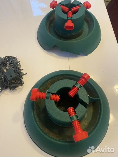 Подставка под ёлку, гирлянды, искусственная ёлка