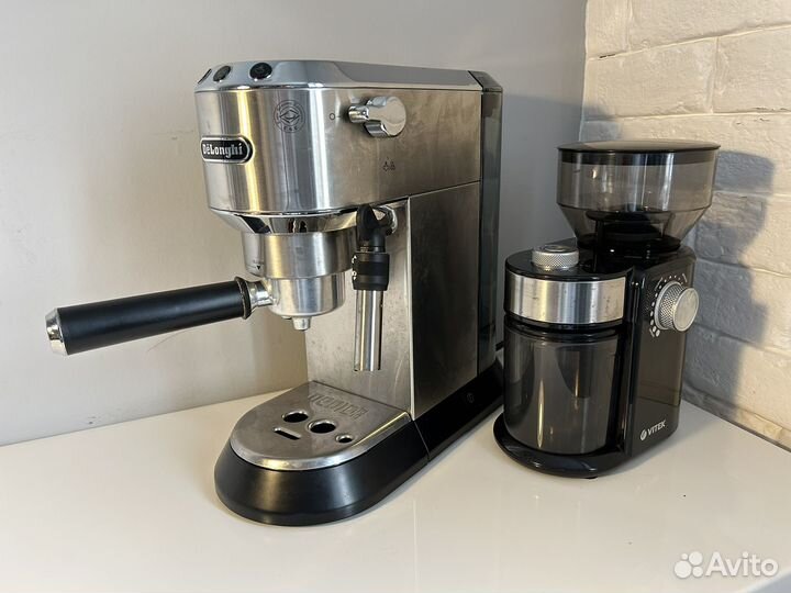 Кофеварка рожковая Delonghi ec 685 m