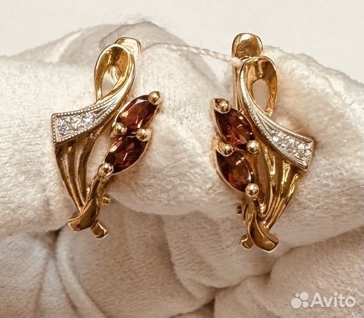 Серьги с синтетическим камнем Золото