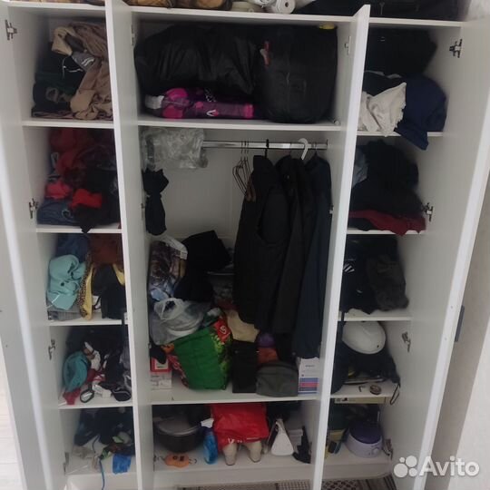 Шкаф белый распашной