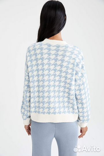 Стильная кофта на пуговицах 46-48