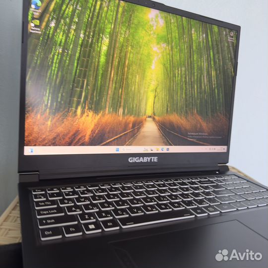 Giigabyte / RTX 4060 8gb / SSD 512gb/core I5 13500