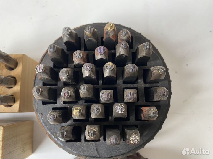 Клеймо ударные цифра и буква шрифт 3 СССР