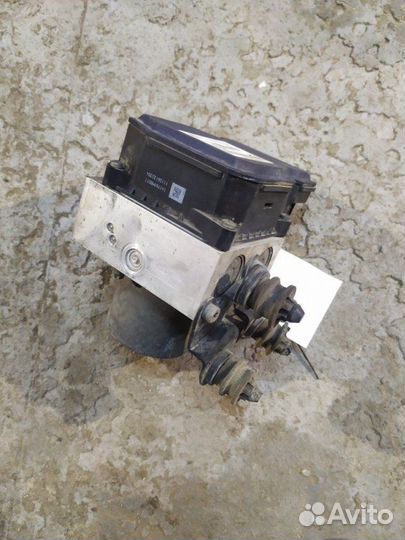 Блок ABS (насос) Volkswagen Passat B7 CDA 2011