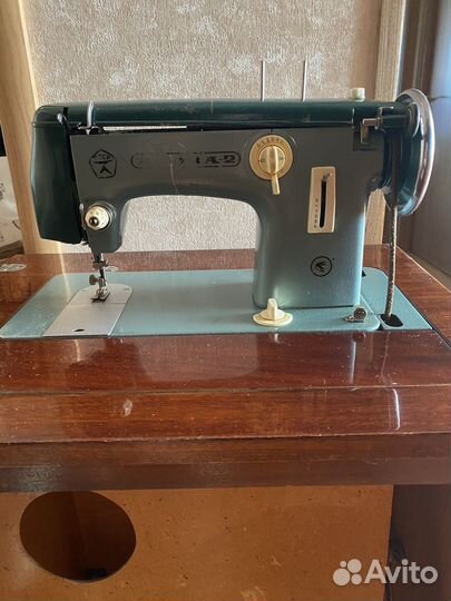 Швейная машина Чайка 2