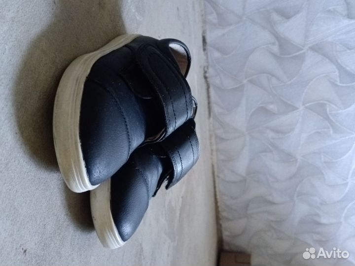 Туфли школьные 32 размер с белой подошвой