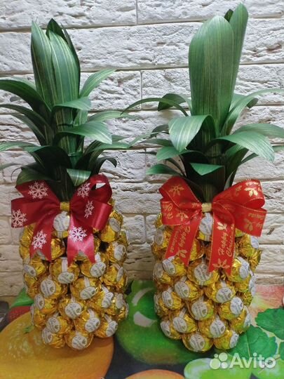 Ананас из конфет и шампанского