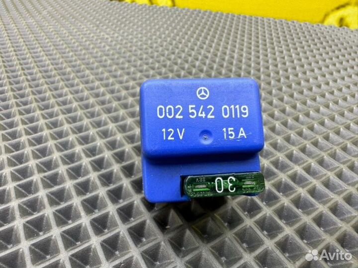 Реле вентилятора Mercedes-Benz E-Class W124 M111