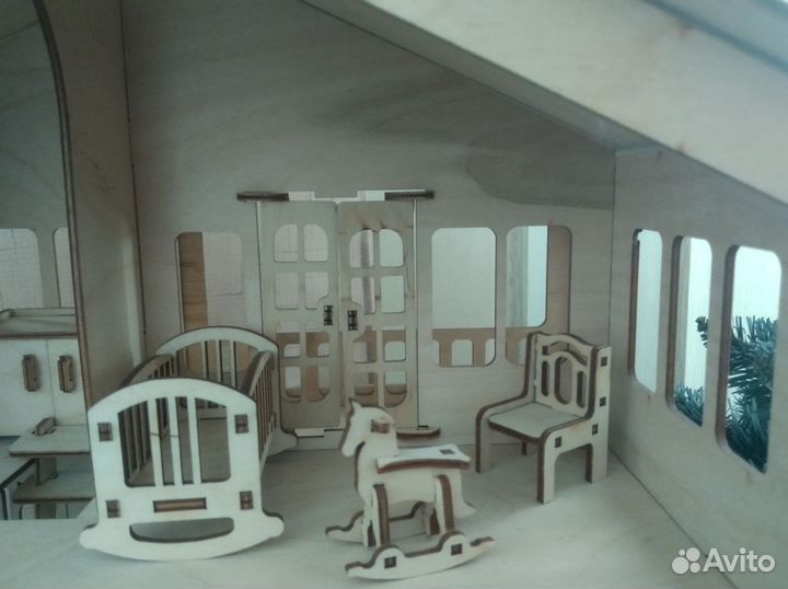 Кукольный домик с мебелью
