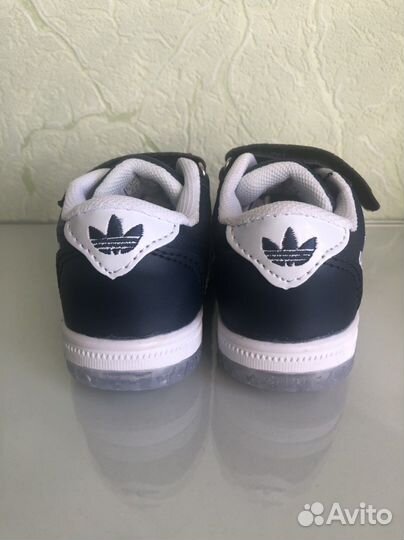 Кроссовки Adidas