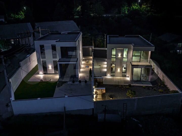 Коттедж 185 м² на участке 4 сот.