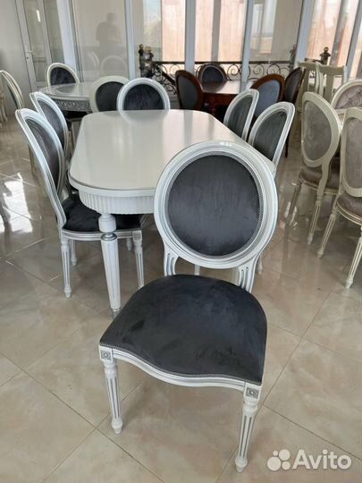 Стол обеденный. В наличии