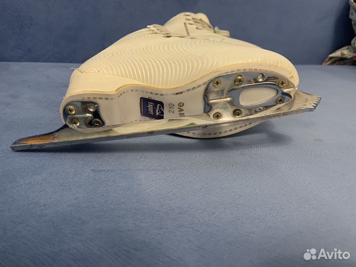 Фигурные коньки edea Wave 210