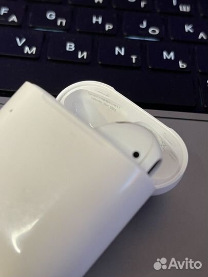 Apple AirPods 2 с зарядным футляром