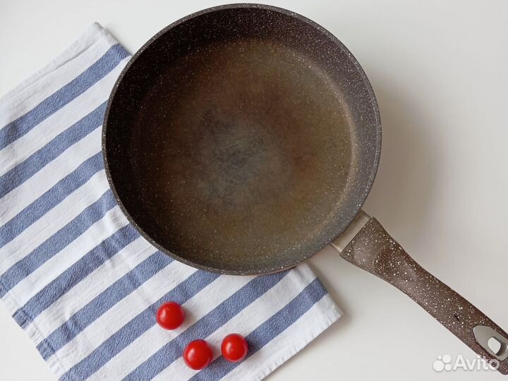 Сковорода для индукционной плиты 28см