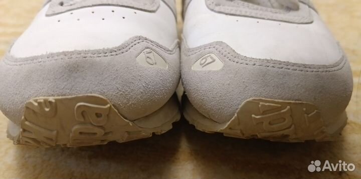 Кроссовки женские