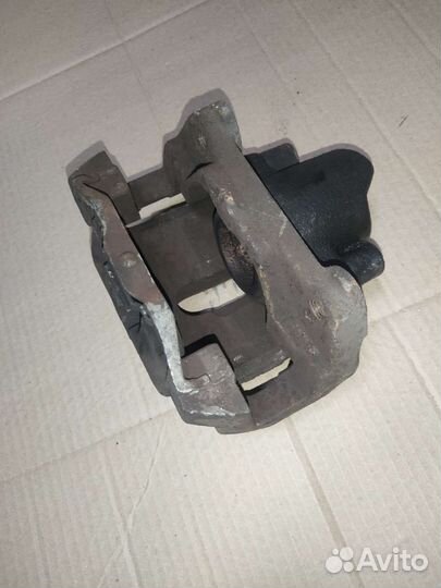 Суппорт передний левый bmw e39 м57 3.0d