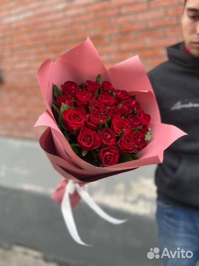 Букет роз для неё и для него. 25 роз