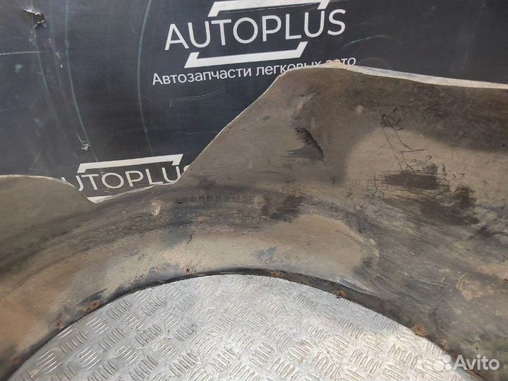 Подкрылок передний правый Mercedes Benz C 230 2.3