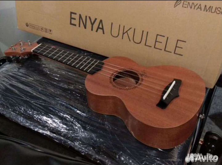 Укулеле Enya Сопрано в Кожаном Чехле