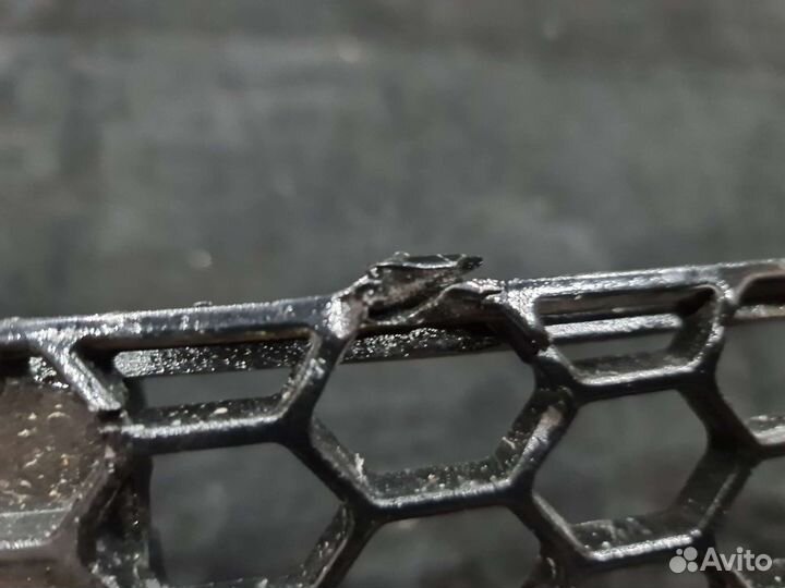 Решетка AMG бампера Mercedes W221 дефект