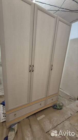 Шкаф для одежды бу