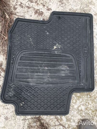 Автомобильные коврики резиновые