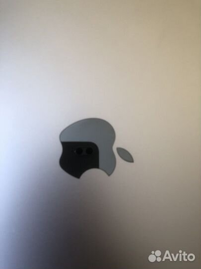 Разбитый экран a2338 Apple MacBook Pro