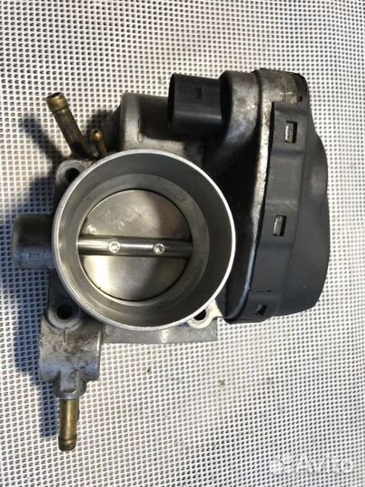 Дроссельная заслонка Volkswagen Passat B5 ALZ 1.6i